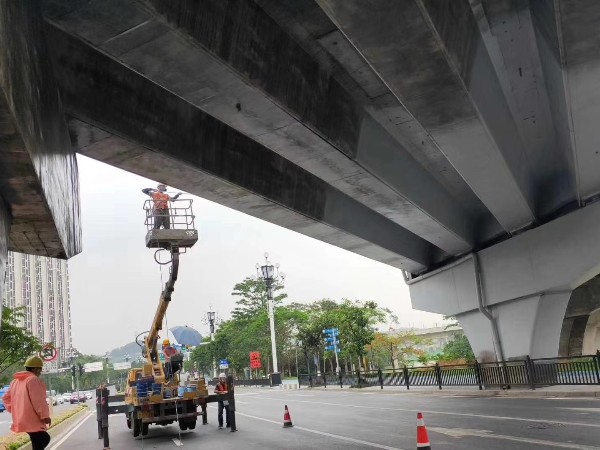 路橋護欄老化了怎么辦？路橋防護涂料——給護欄加點“顏色”看看！